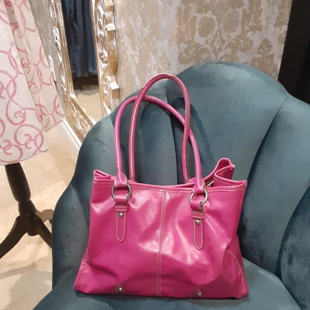 Medium hot pink purse with silver trim